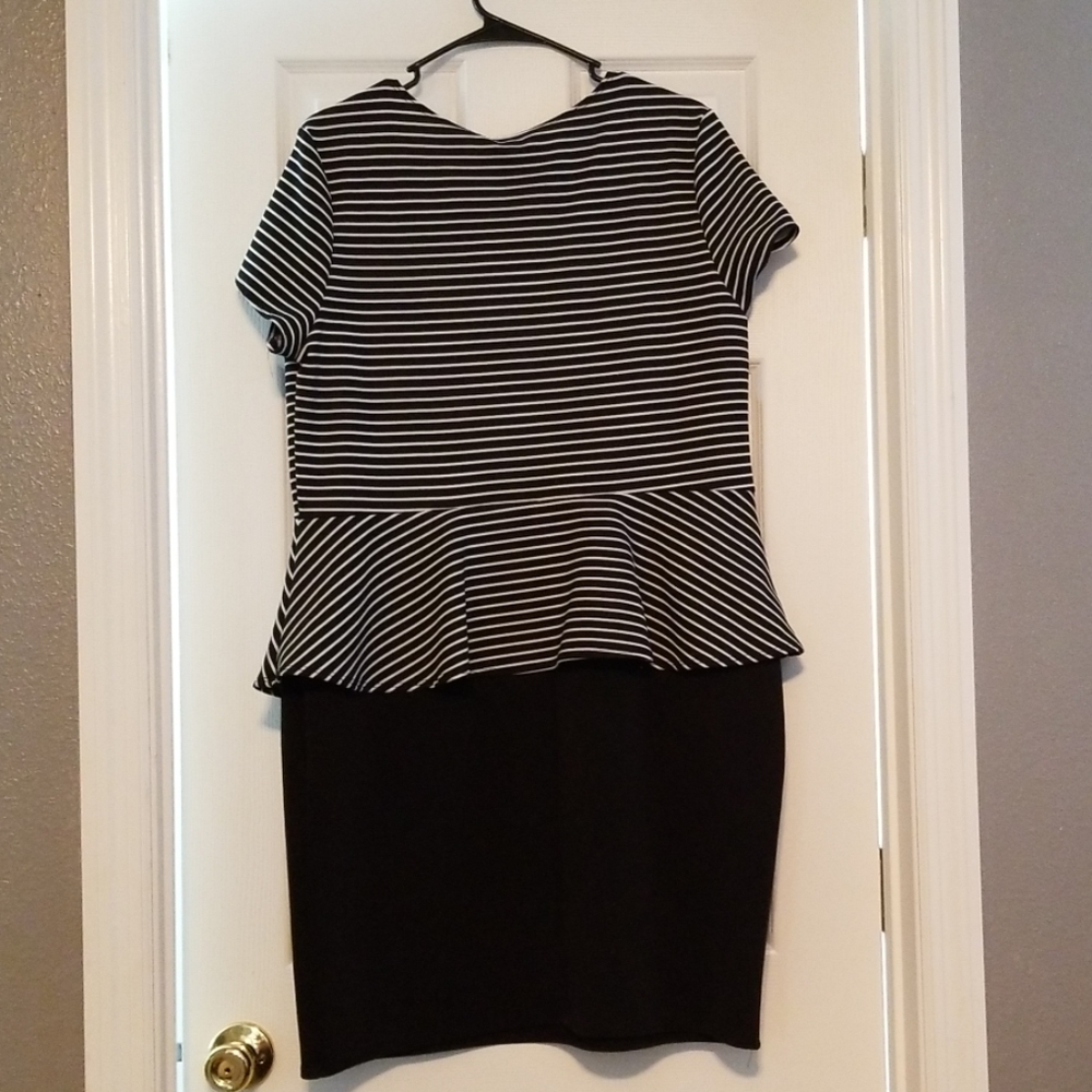 Dress - Picture 3 of 4